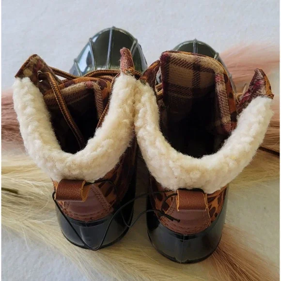 Laundry Heart  Girls duck boot leopard print, Size 2 - Picture 6 of 7